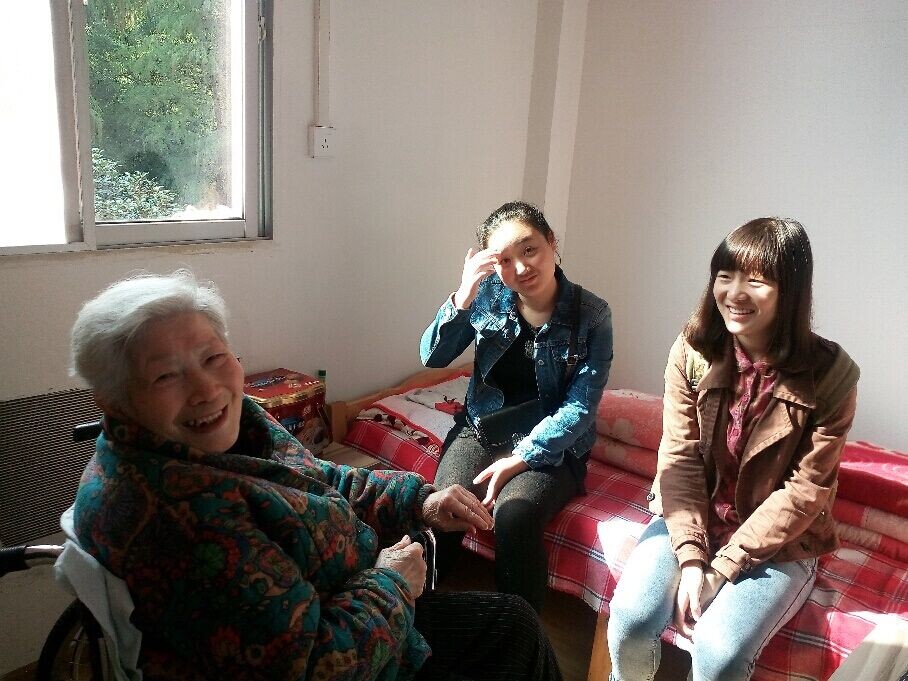 计信系志愿者到敬老院慰问孤寡老人